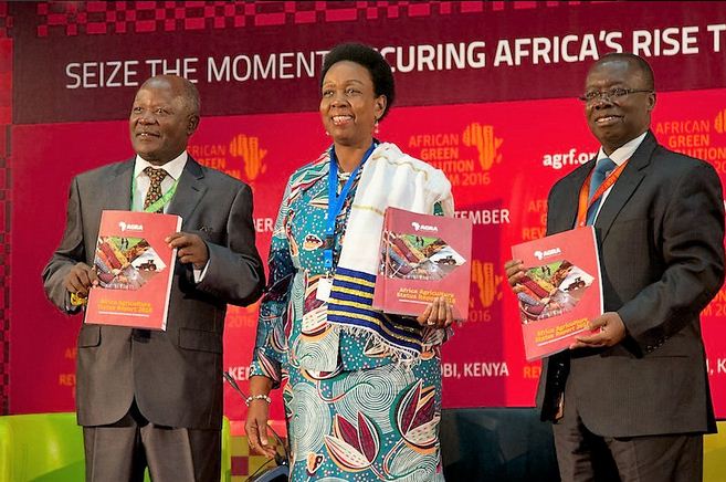 The launch of the African Agriculture Status Report (AASR). From Left: Dr. Namanga Ngongi, H.E. Rhoda Peace and Dr. David Ameyaw.
